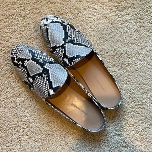 Banana Republic Gray Snakeskin Flat Slide